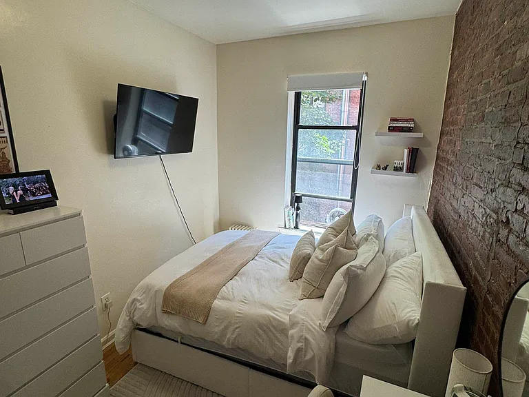 226 E 29th St #2E — Photo 18