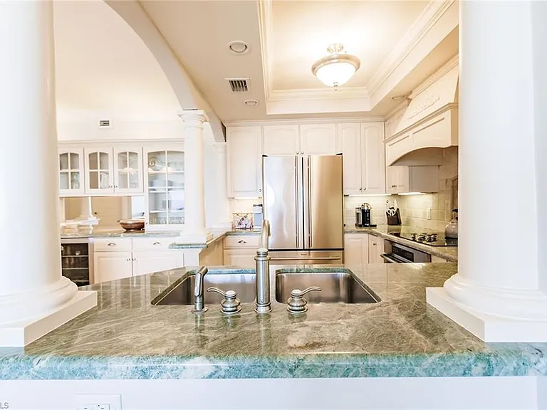 2885 Gulf Shore Blvd N #302 — Photo 14