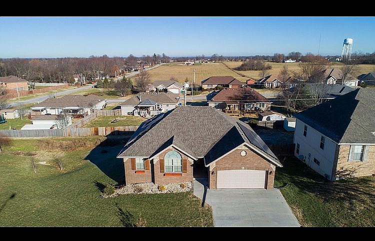 1st image of 979 W Stanton Dr