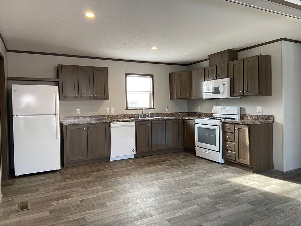 1st image of 19 Pine Ave #19