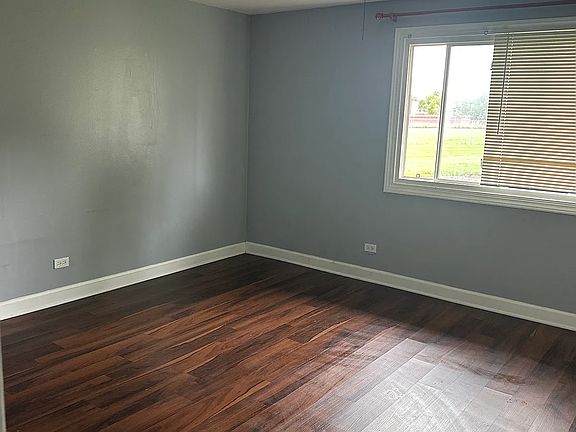 5th image of 1023 Perth Dr