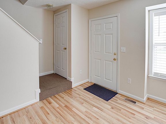 4th image of 3923 Saint Michaels Sq