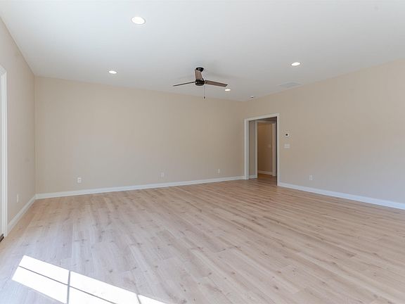 5th image of 1449 Eli Dr