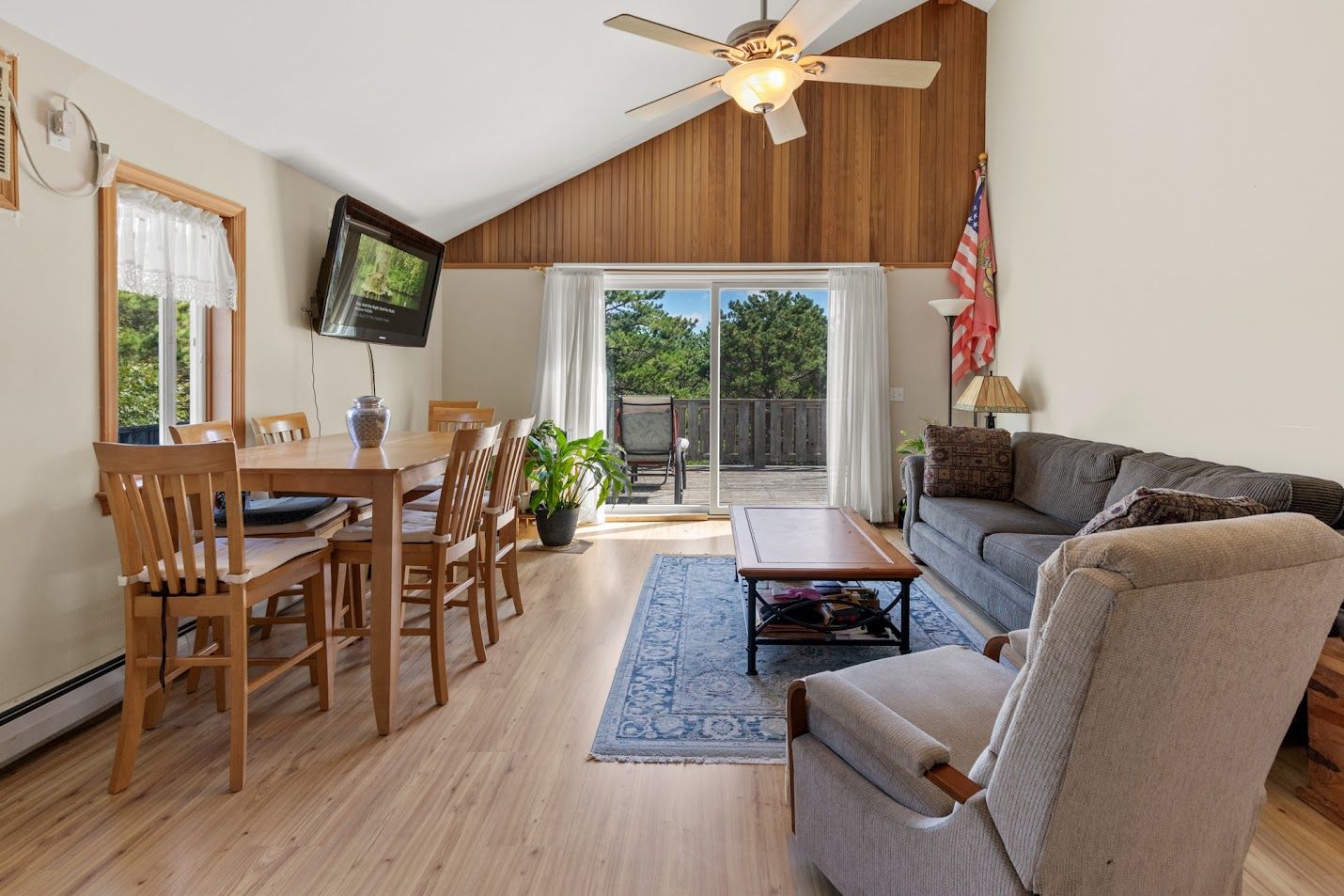 2nd level living room