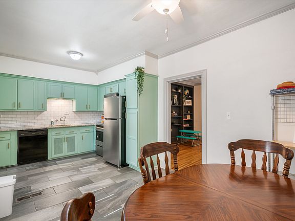 3rd image of 328 N McLean Blvd