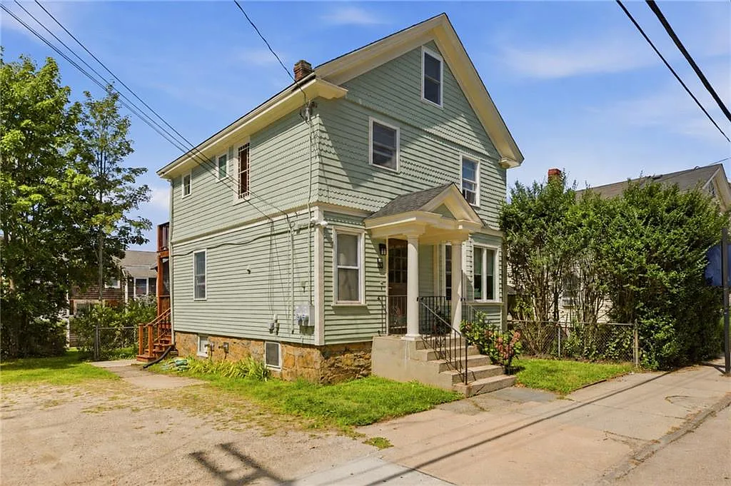 3 bed, 777 sqft, $4,500 — Photo 1