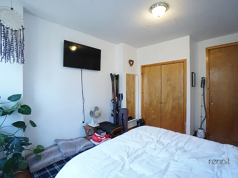 420 Melrose St #4R — Photo 7