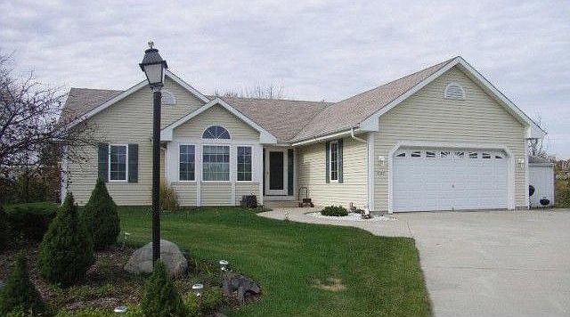 1st image of 7111 S Beachwood Ct