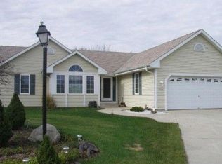 7111 S Beachwood Ct, Franklin, WI 53132