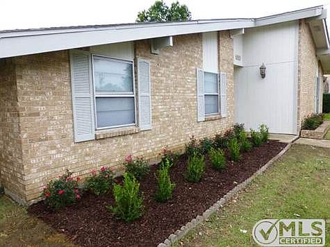 3rd image of 1302 Cherry Hill Ln