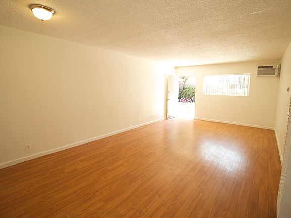3rd image of 620 N Marengo Ave APT 4