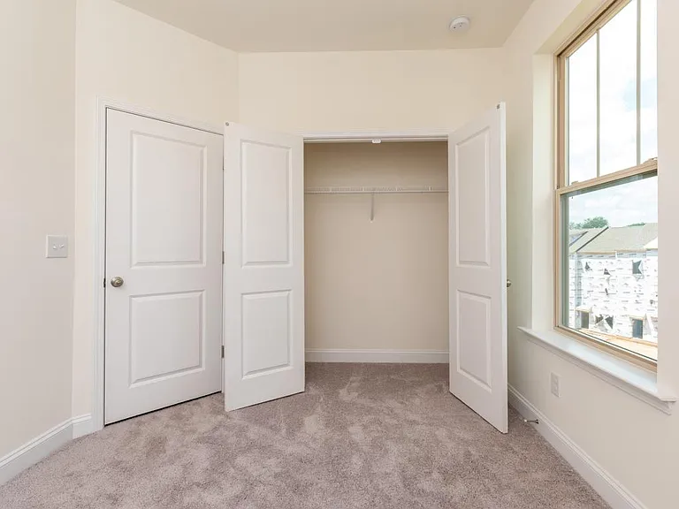 2923 W Trade St — Photo 15