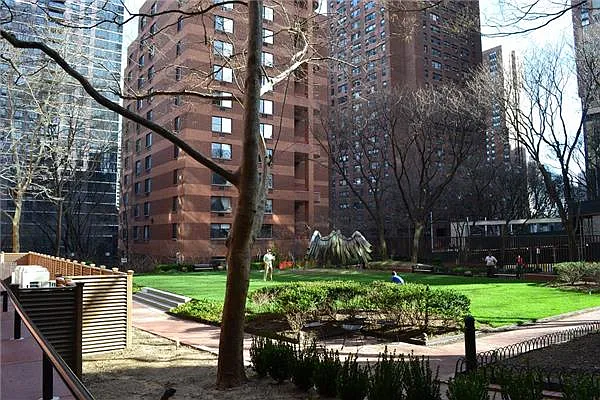 Rented by RELO REDAC INC. | media 20