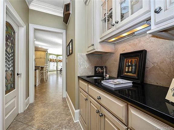 5th image of 3226 Banberry Dr