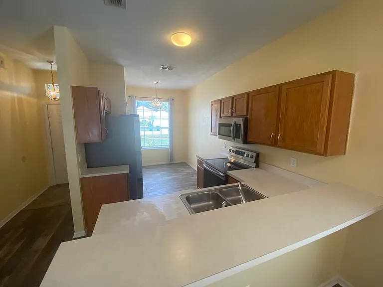 302 Bluff Pass Dr — Photo 3