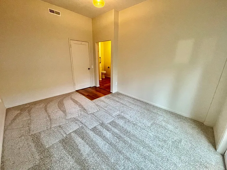 R0525 — Photo 12