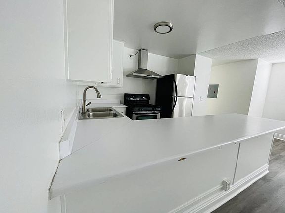 5th image of 132 E Adams Blvd #368