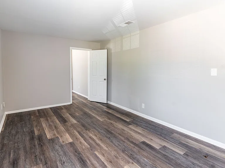 Pickwick Farms Apartments — Photo 7