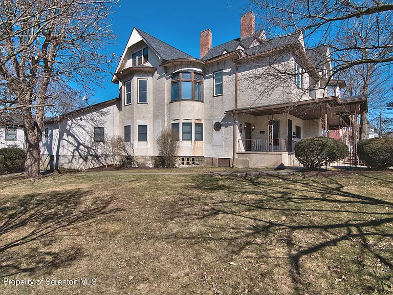 1543 Sanderson Ave #1B — Photo 12