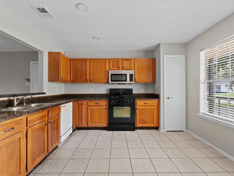 2819 Sugar Wood Dr — Photo 10