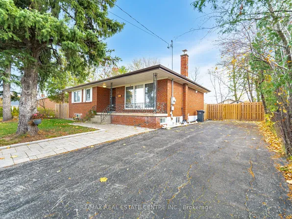 86 Vista Blvd, Mississauga, ON L5M 1V7