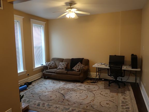 2nd image of 1547 W Blackhawk St APT 4