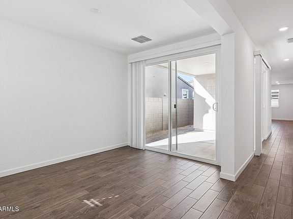 4th image of 24237 W SOUTHGATE Avenue
