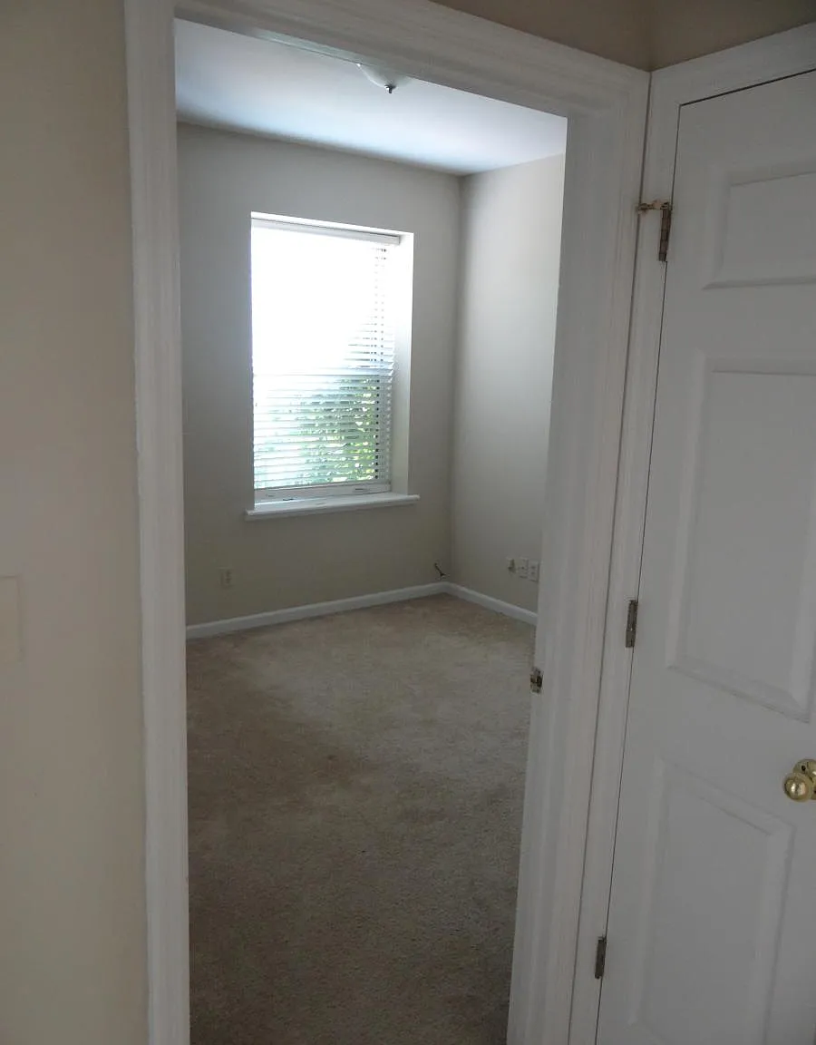 3 bed, 1500 sqft, $1,975 — Photo 2