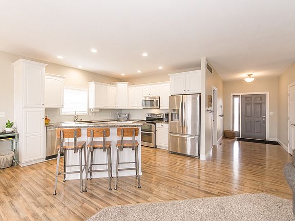 2nd image of 2326 Boxwood Dr