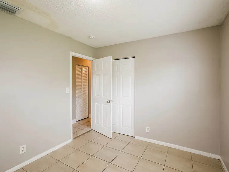 2730 NW 23rd St — Photo 14