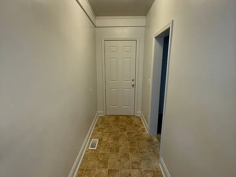 1016 Grace Ave — Photo 10