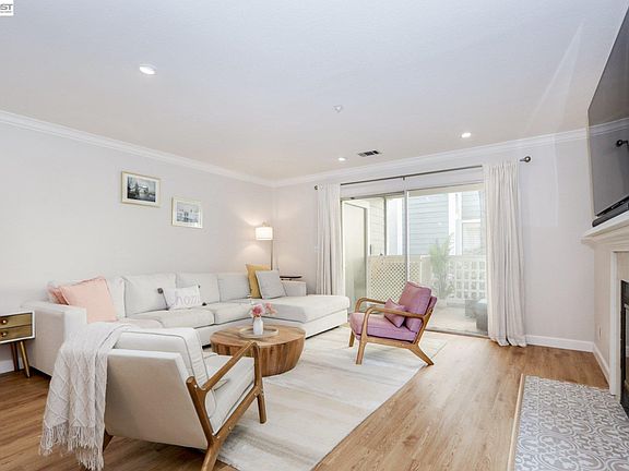 4th image of 2627 Oak Rd APT A