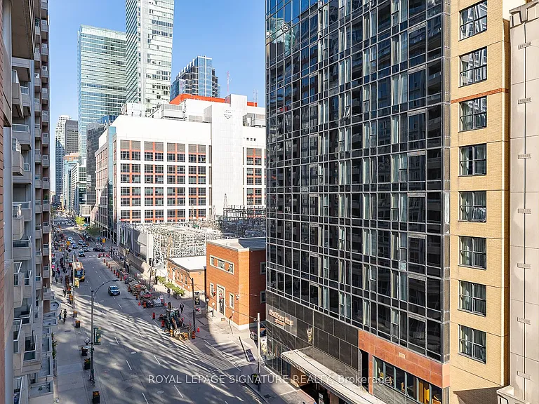 270 Wellington St W #710 — Photo 17