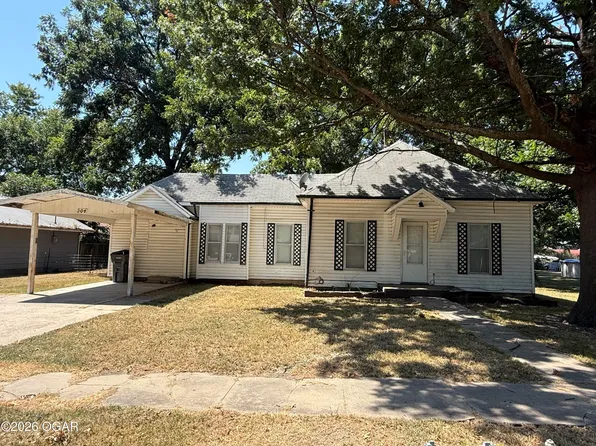 304 Wabash Ave, Altamont, KS 67330