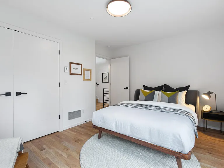 Room 2 with closet +2 large windows