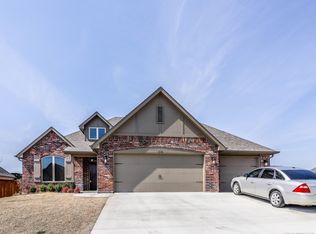 1304 S 74th St, Broken Arrow, OK 74014