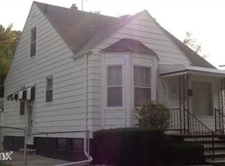 18810 Elkhart St, Harper Woods, MI 48225