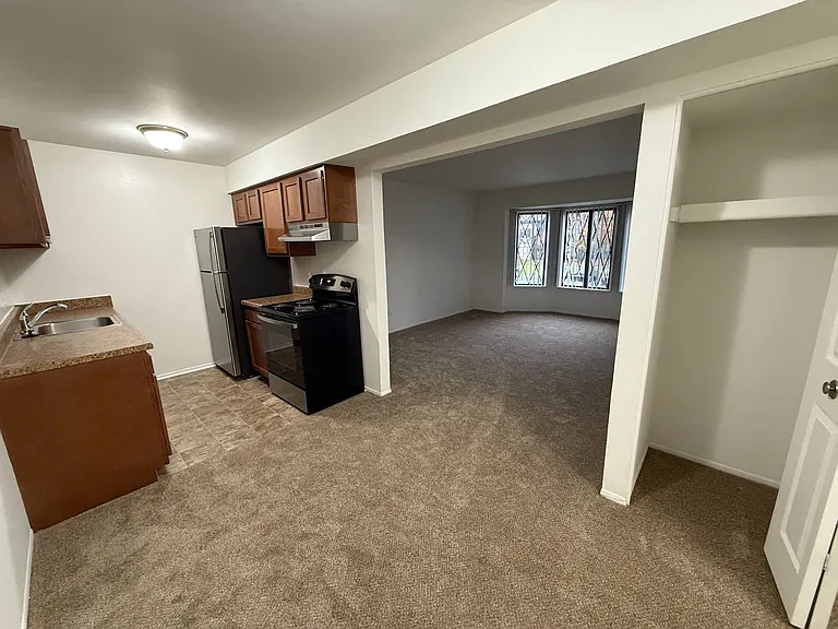 Charter Oaks Apartments — Photo 176