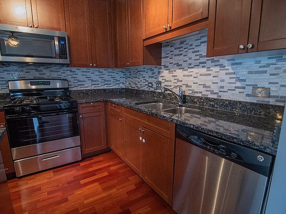 4th image of 1650 Riverwoods Dr Unit 310