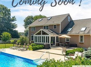 6 Olde Coach Rd, North Reading, MA 01864