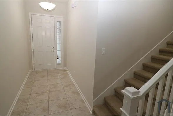 4 bed, 2010 sqft, $2,800 — Photo 3