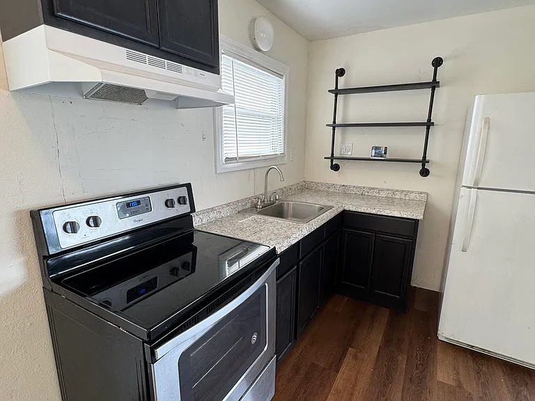 14511 Lakeshore Dr #3 — Photo 4
