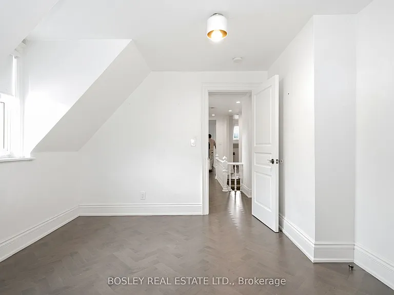 178 High Park Ave #UPPER — Photo 26