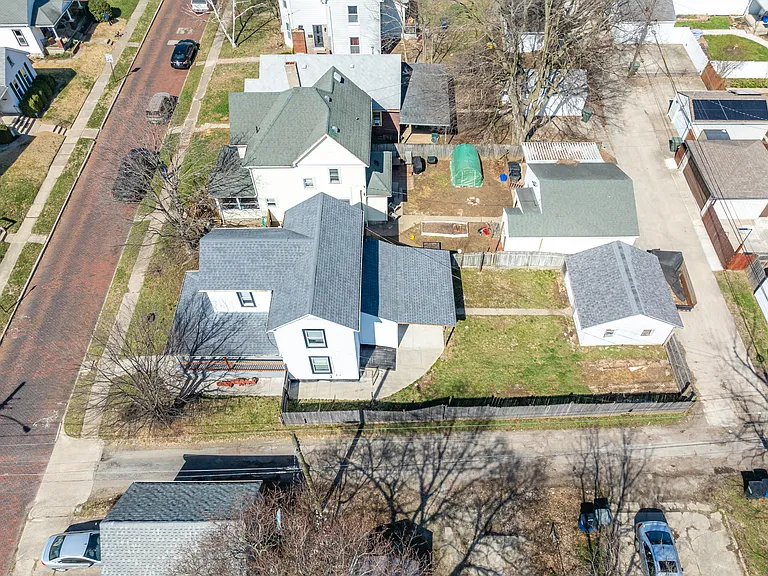 1420 Holly Ave — Photo 22