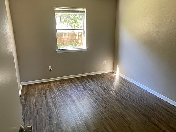 4th image of 301 Northern Dove Ln APT B