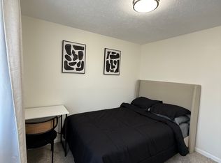 13447 Westwood Ln ROOM 1, Omaha, NE 68144