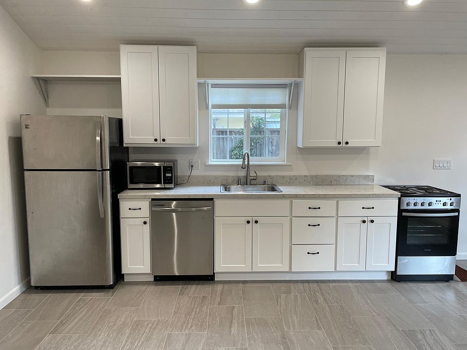 1st image of 213 Bellerose Dr