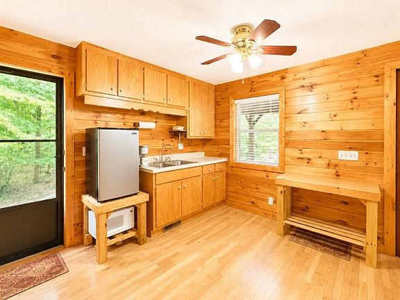 5th image of 937 Aurora Ln