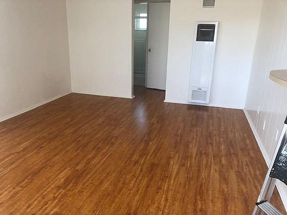 4th image of 2162 Thomas Ave #2