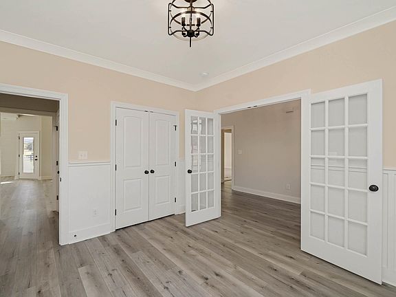 4th image of 224 Midland Dr